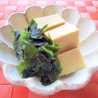 レンジで簡単！高野豆腐とわかめの昆布だし煮